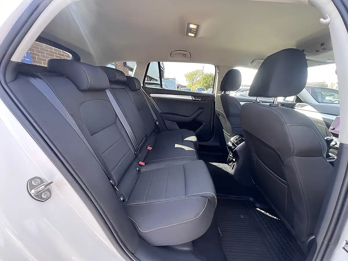 Used 2019 Skoda Superb Se Candy White - Interior and Exterior details 4