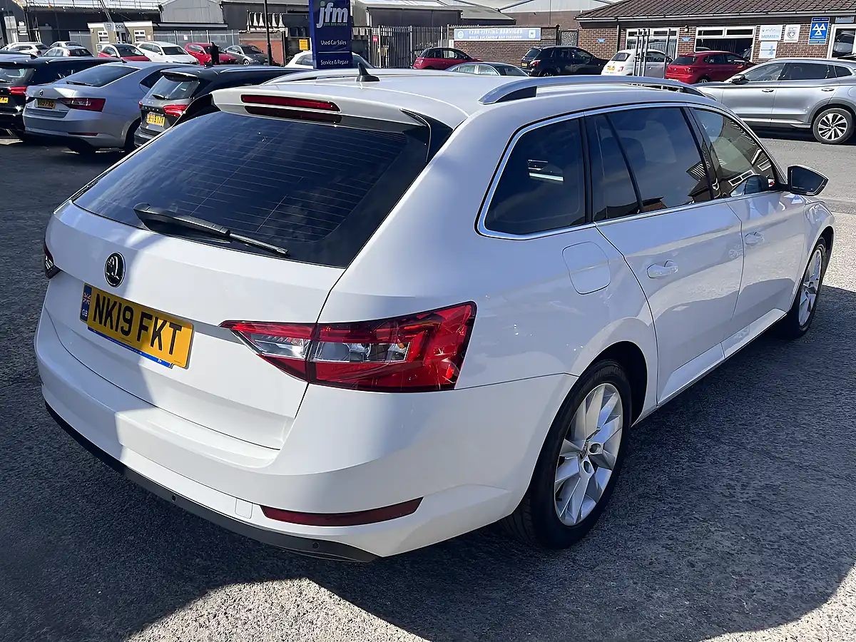Used 2019 Skoda Superb Se Candy White - Interior and Exterior details 6