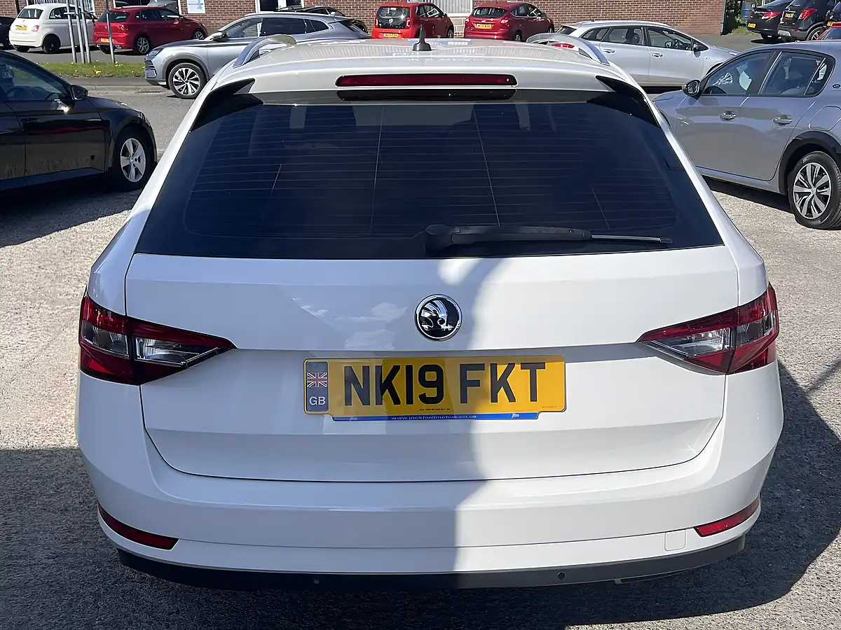 Used 2019 Skoda Superb Se Candy White - Interior and Exterior details 7