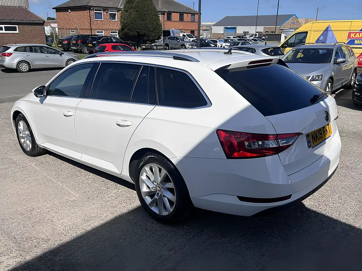 Used 2019 Skoda Superb Se Candy White - Interior and Exterior details 8