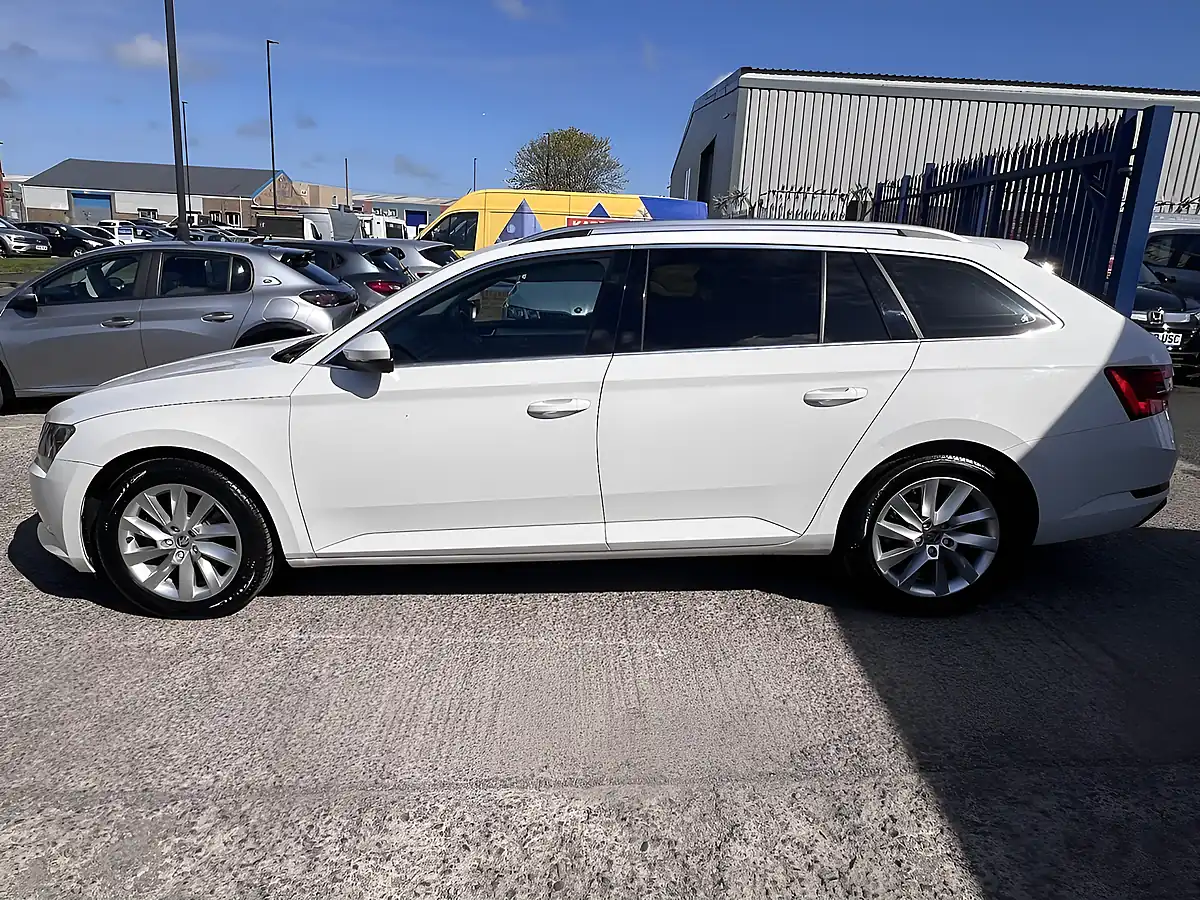 Used 2019 Skoda Superb Se Candy White - Interior and Exterior details 9