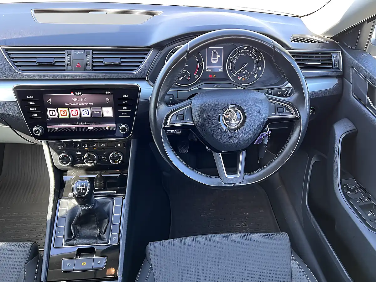 Used 2019 Skoda Superb Se Candy White - Interior and Exterior details 11