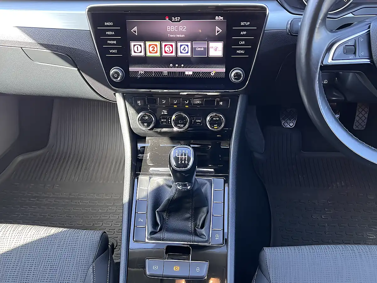 Used 2019 Skoda Superb Se Candy White - Interior and Exterior details 12