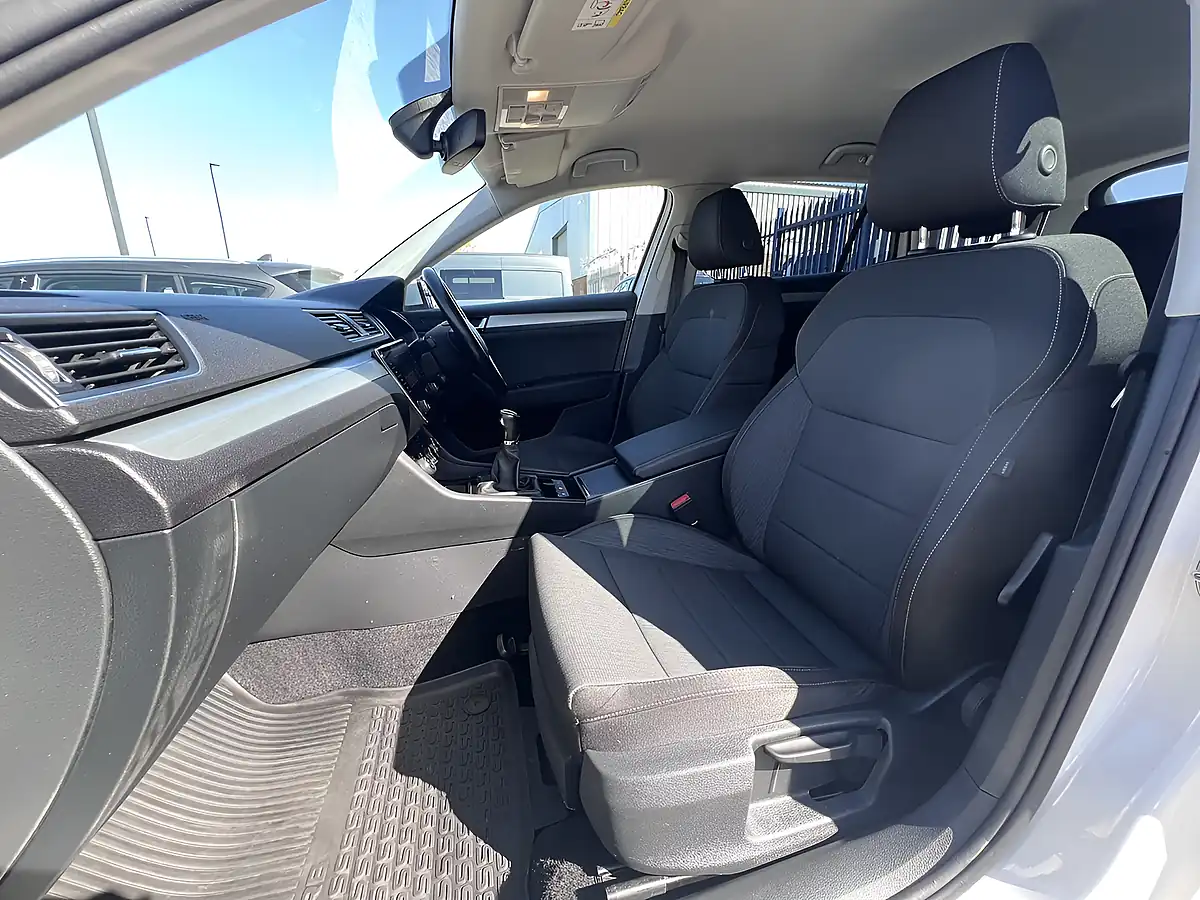 Used 2019 Skoda Superb Se Candy White - Interior and Exterior details 15