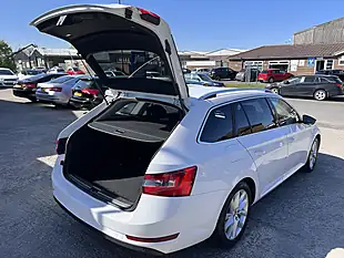 Used 2019 Skoda Superb Se Candy White - Interior and Exterior details 18