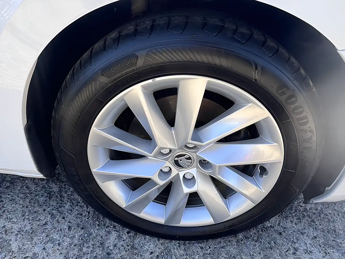 Used 2019 Skoda Superb Se Candy White - Interior and Exterior details 20