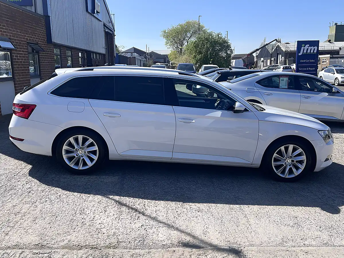 Used 2019 Skoda Superb Se Candy White - Interior and Exterior details 5
