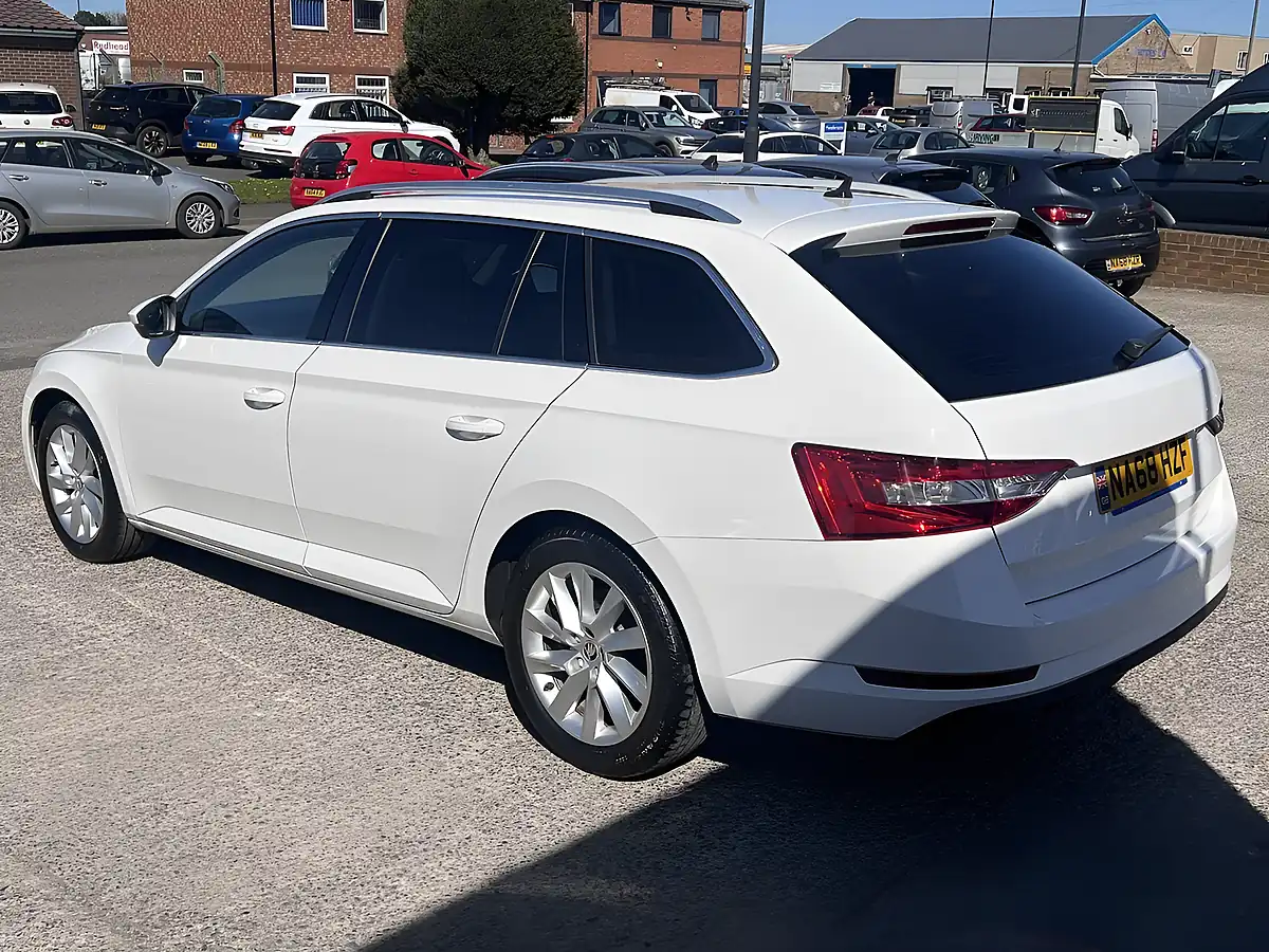 Used 2019 Skoda Superb Se Candy White - Interior and Exterior details 8