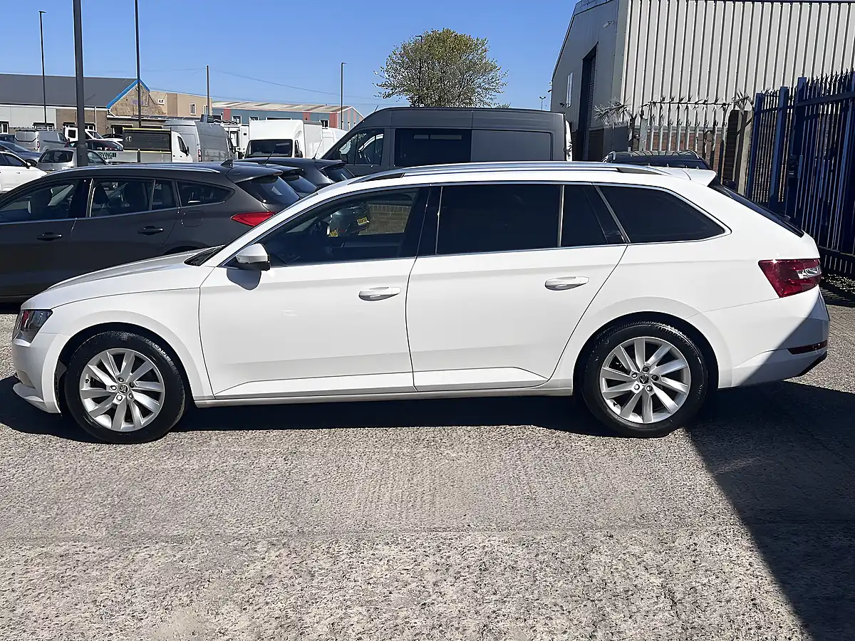 Used 2019 Skoda Superb Se Candy White - Interior and Exterior details 9