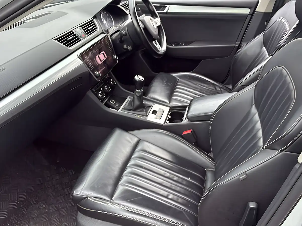 Used 2019 Skoda Superb Se Technology Moon White - Interior and Exterior details 10