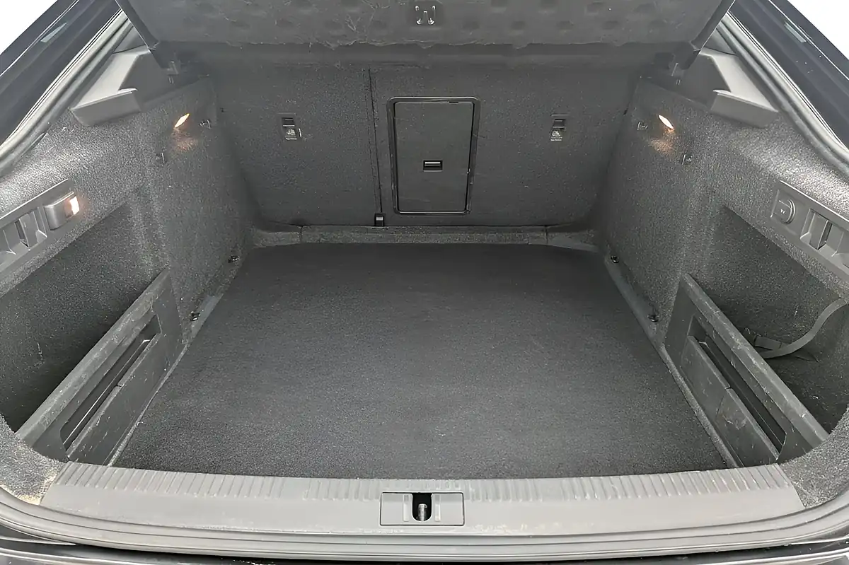 Used 2019 Skoda Superb Sportline Black - Interior and Exterior details 11
