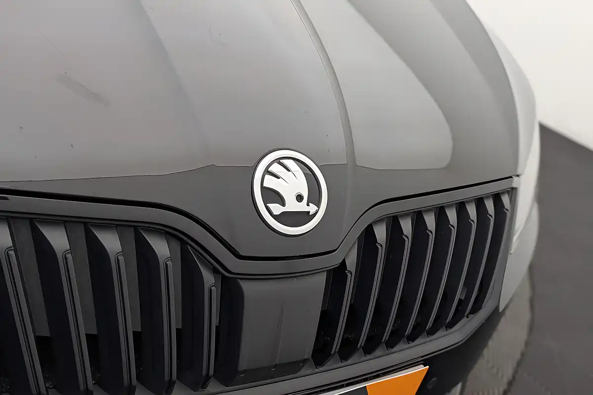 Used 2019 Skoda Superb Sportline Black - Interior and Exterior details 17