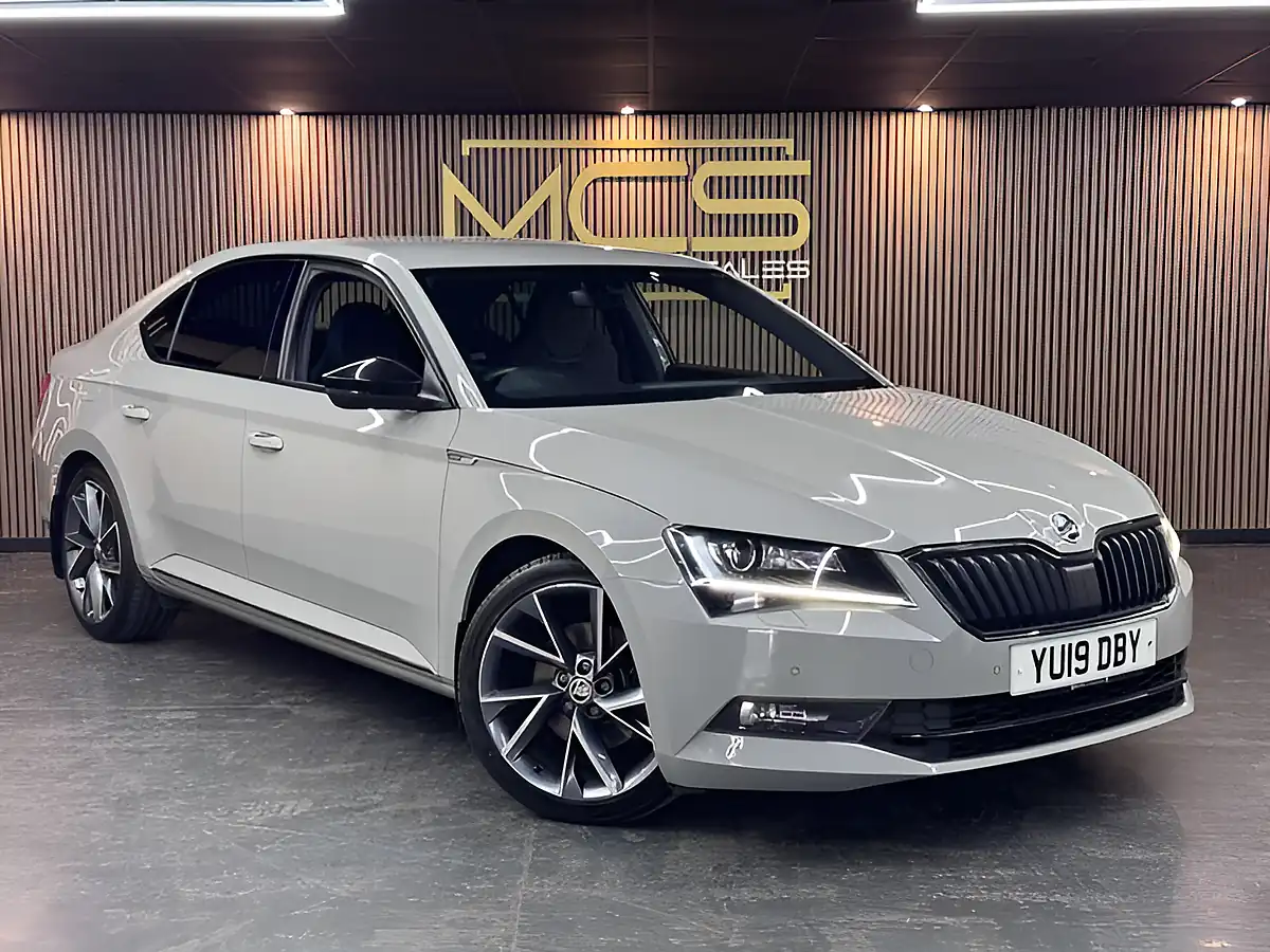 Used 2019 Skoda Superb Sportline Plus Grey - Front View