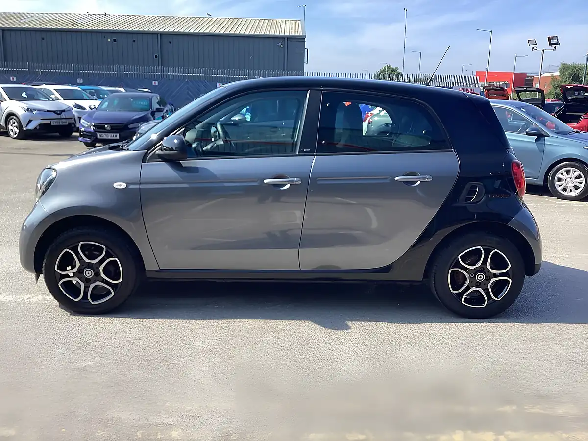 Used 2019 Smart Forfour Prime Black - Interior and Exterior details 11