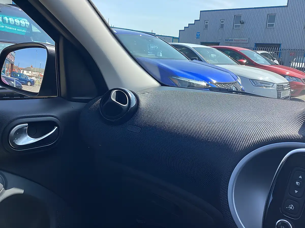 Used 2019 Smart Forfour Prime Black - Interior and Exterior details 19