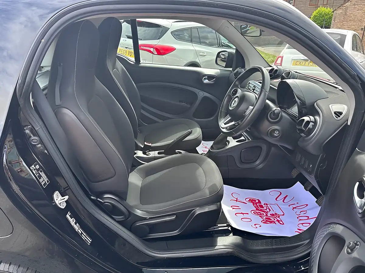 Used 2019 Smart Fortwo Passion Black - Interior and Exterior details 10