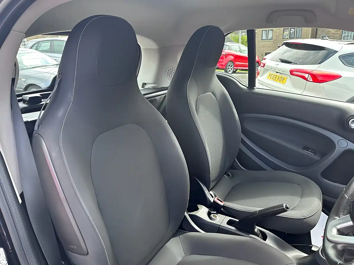 Used 2019 Smart Fortwo Passion Black - Interior and Exterior details 11