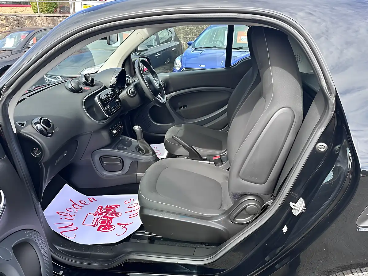 Used 2019 Smart Fortwo Passion Black - Interior and Exterior details 14