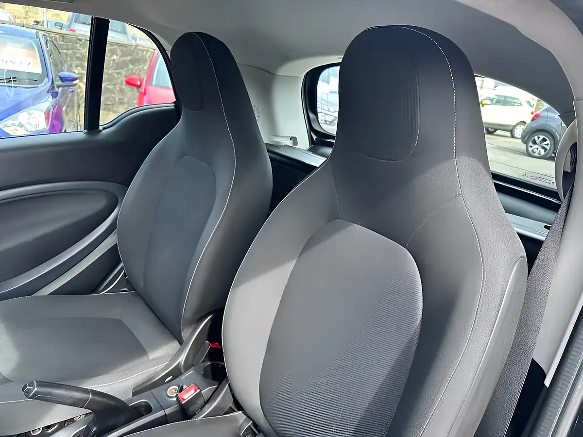 Used 2019 Smart Fortwo Passion Black - Interior and Exterior details 16