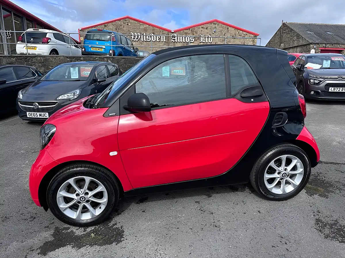 Used 2019 Smart Fortwo Passion Black - Interior and Exterior details 4