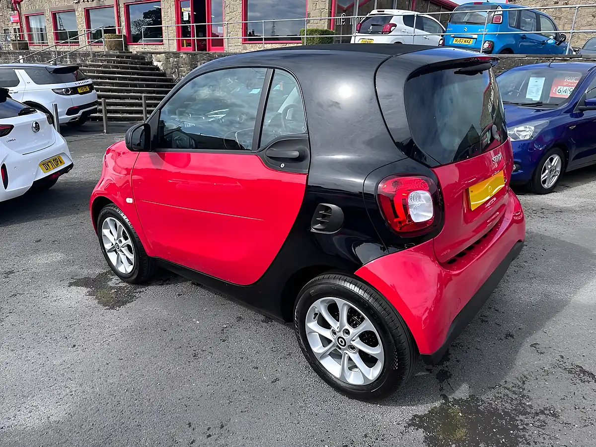 Used 2019 Smart Fortwo Passion Black - Interior and Exterior details 5