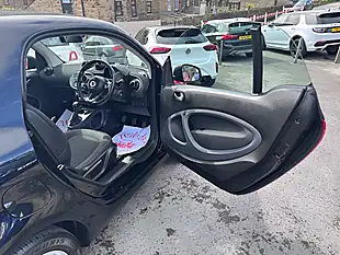Used 2019 Smart Fortwo Passion Black - Interior and Exterior details 9