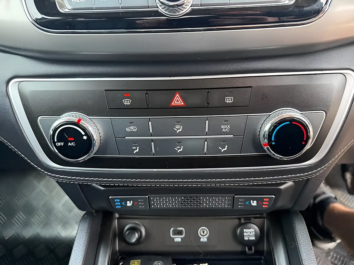 Used 2019 Ssangyong Musso Rebel Grand White - Interior and Exterior details 15