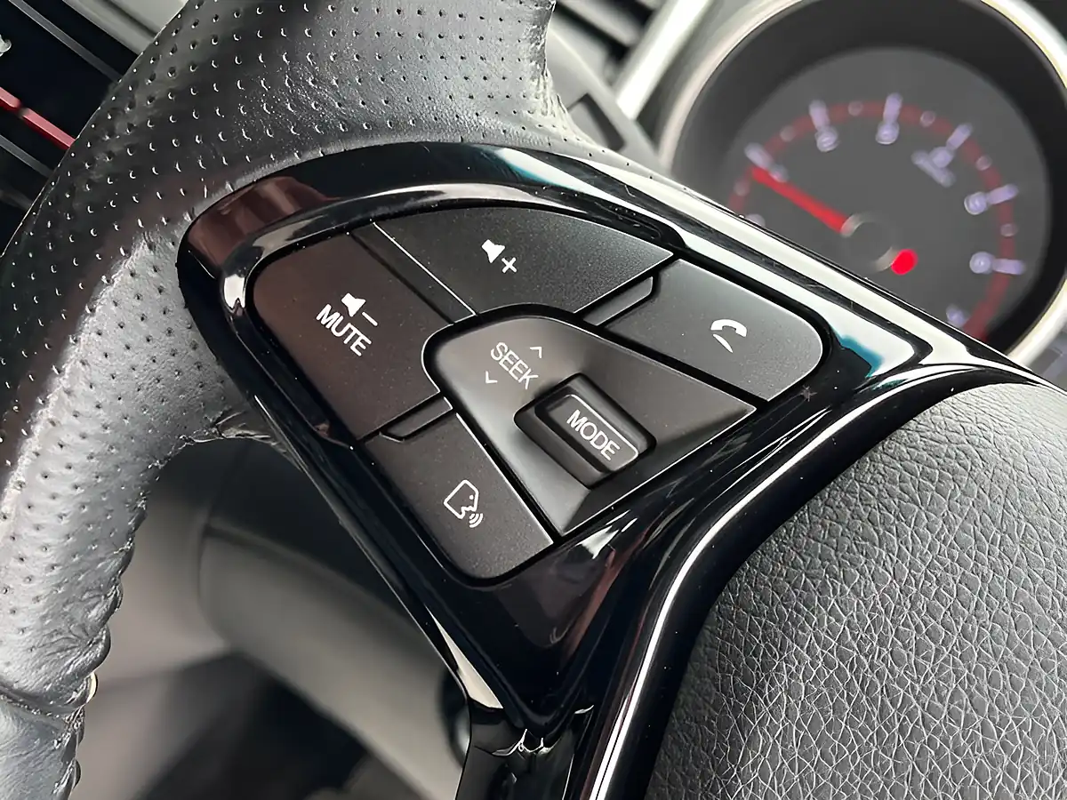Used 2019 Ssangyong Tivoli Elx White - Interior and Exterior details 12