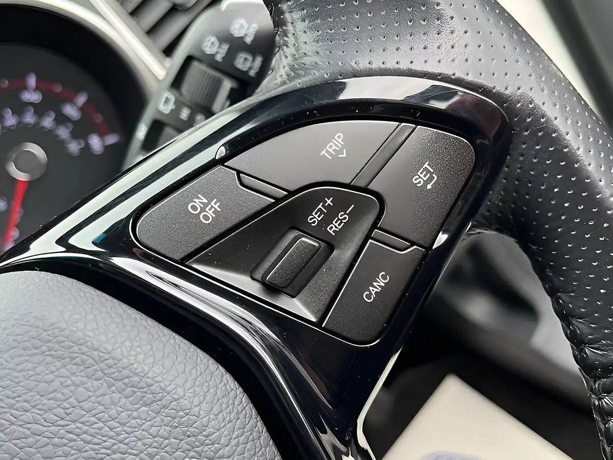 Used 2019 Ssangyong Tivoli Elx White - Interior and Exterior details 14