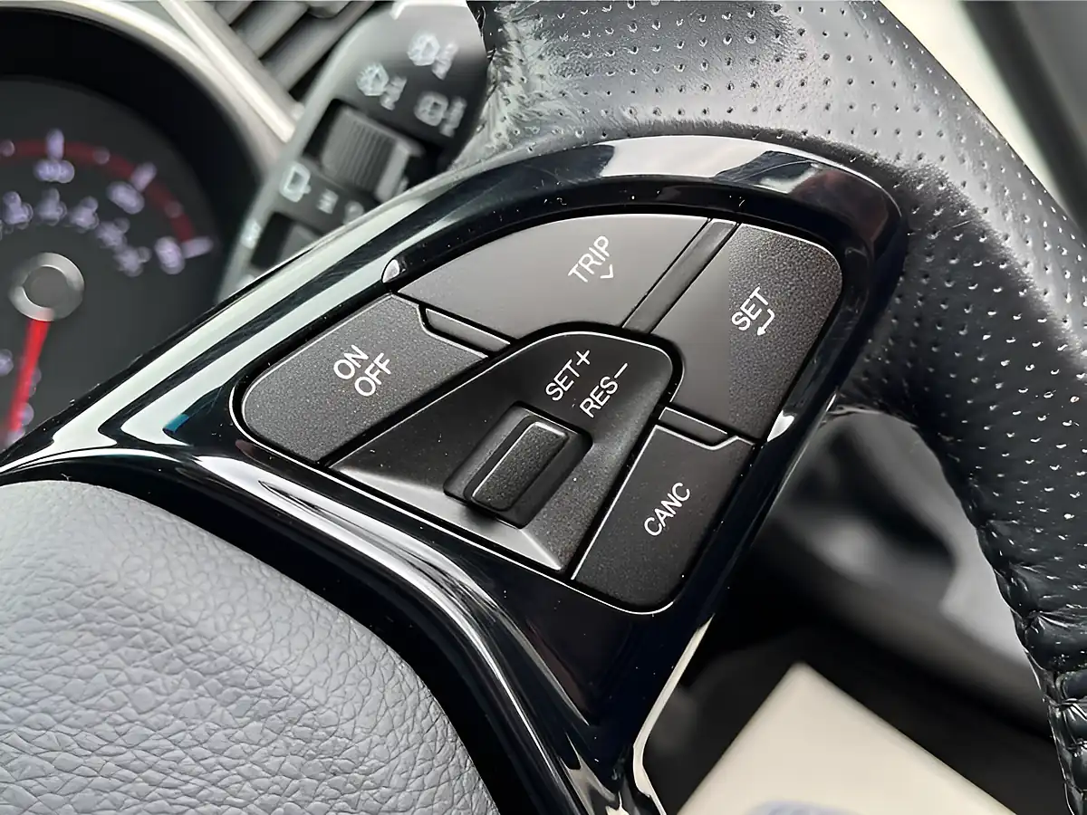 Used 2019 Ssangyong Tivoli Elx White - Interior and Exterior details 14