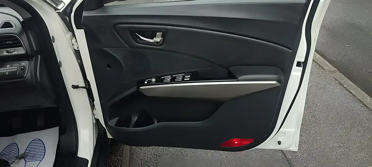Used 2019 Ssangyong Tivoli Elx White - Interior and Exterior details 10