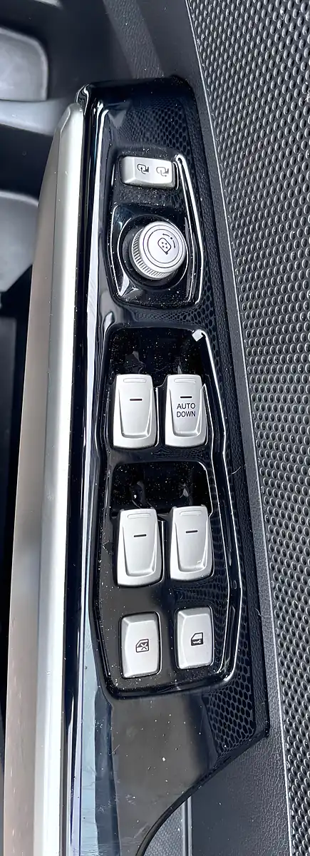 Used 2019 Ssangyong Tivoli Ultimate Blue - Interior and Exterior details 10