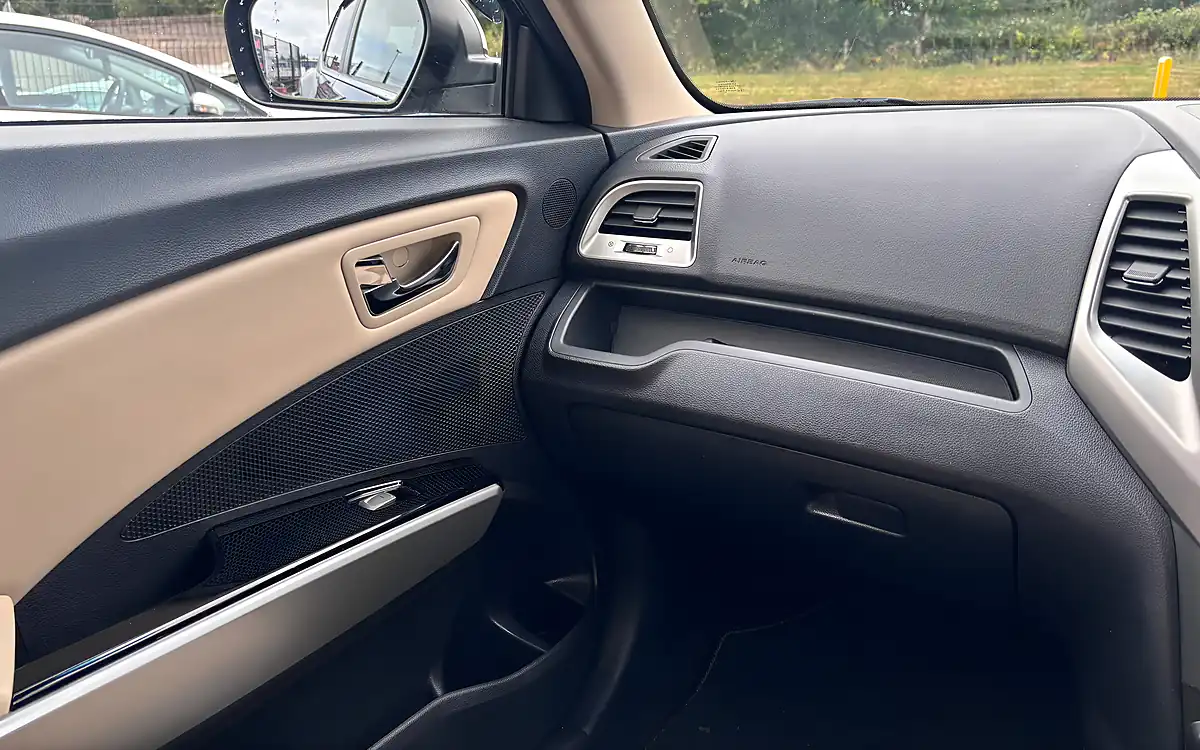 Used 2019 Ssangyong Tivoli Ultimate Blue - Interior and Exterior details 12