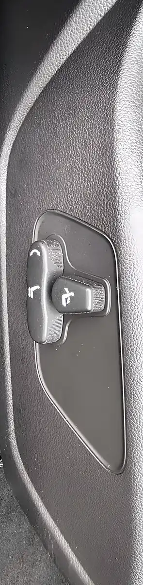 Used 2019 Ssangyong Tivoli Ultimate Blue - Interior and Exterior details 16