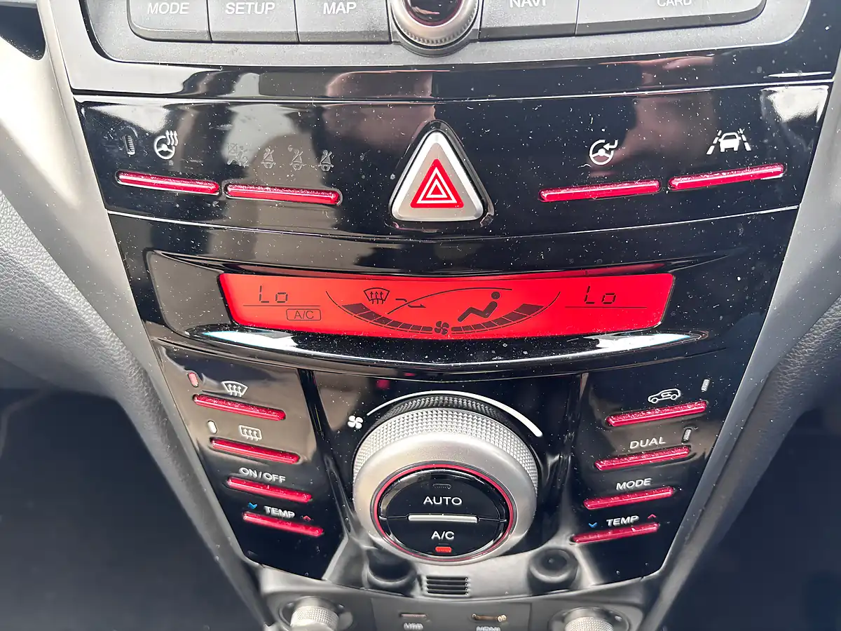 Used 2019 Ssangyong Tivoli Ultimate Blue - Interior and Exterior details 18