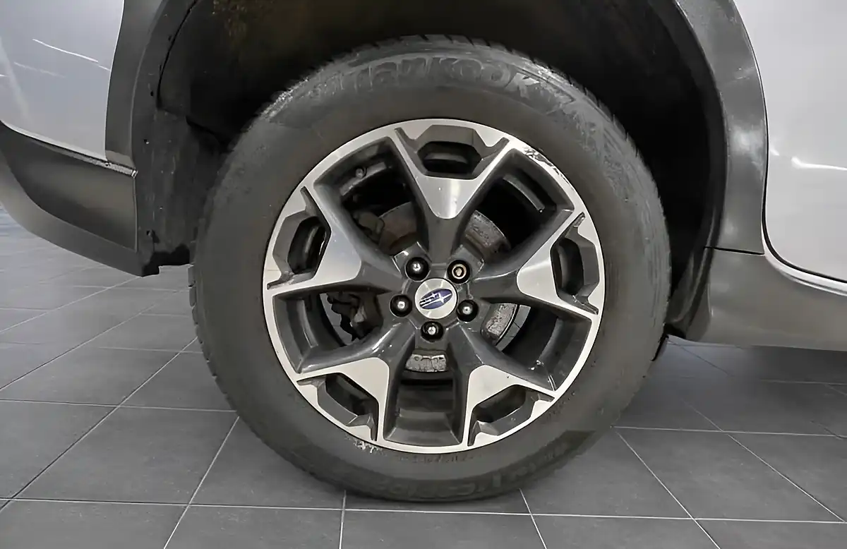 Used 2019 Subaru Xv Se Silver - Interior and Exterior details 10