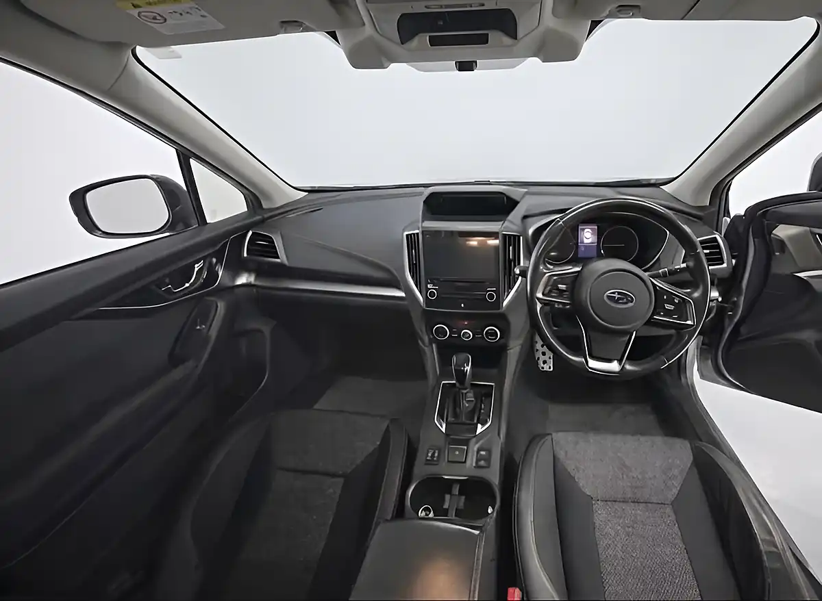 Used 2019 Subaru Xv Se Silver - Interior and Exterior details 7