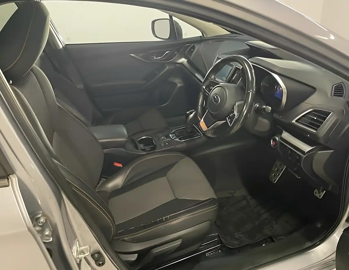 Used 2019 Subaru Xv Se Silver - Interior and Exterior details 9