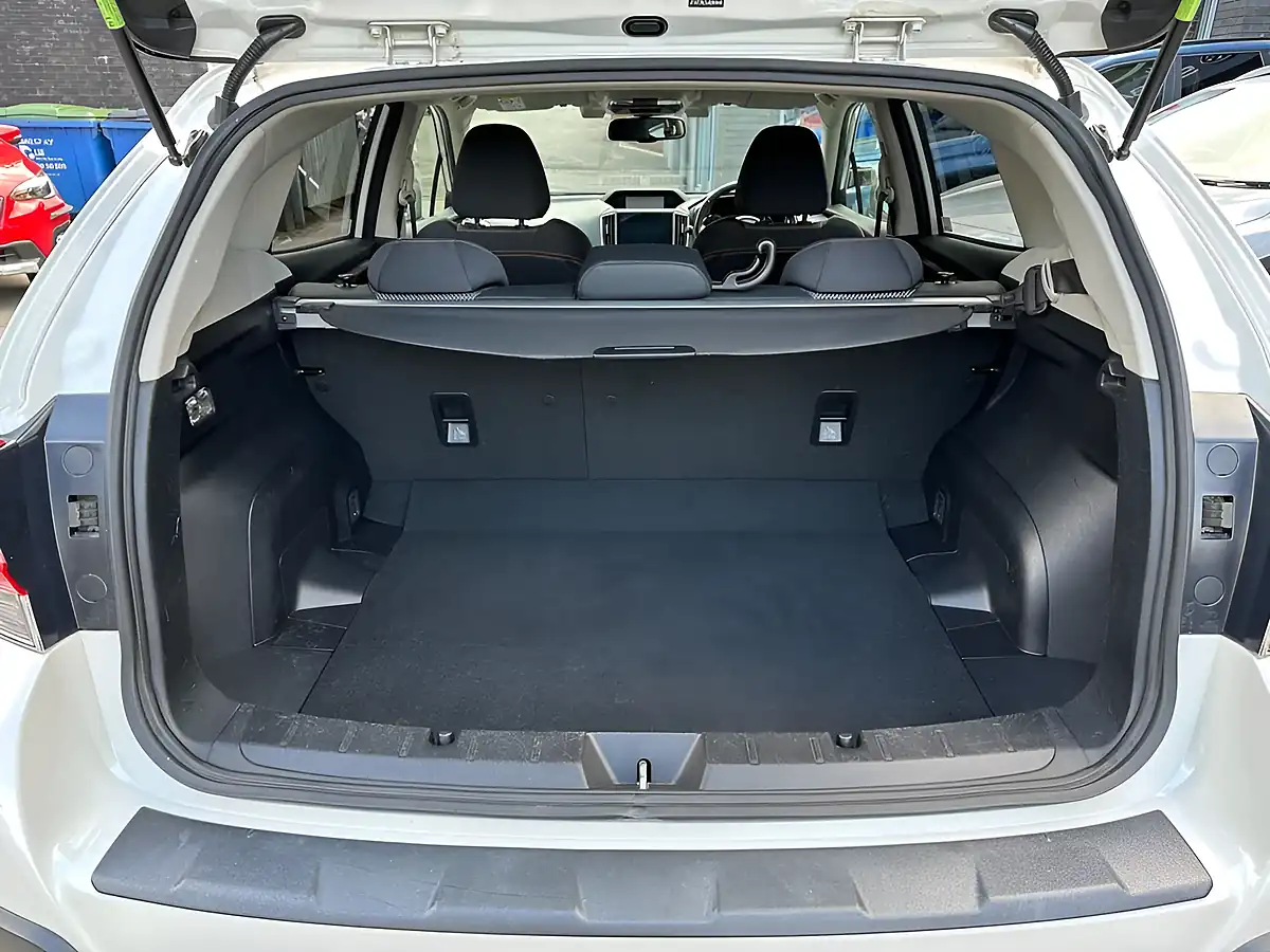 Used 2019 Subaru Xv Se White - Interior and Exterior details 11