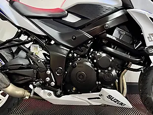 Used 2019 Suzuki GSX-S750 Naked White - Interior and Exterior details 11