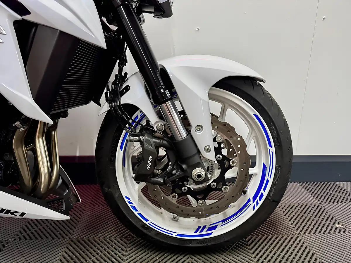 Used 2019 Suzuki GSX-S750 Naked White - Interior and Exterior details 12