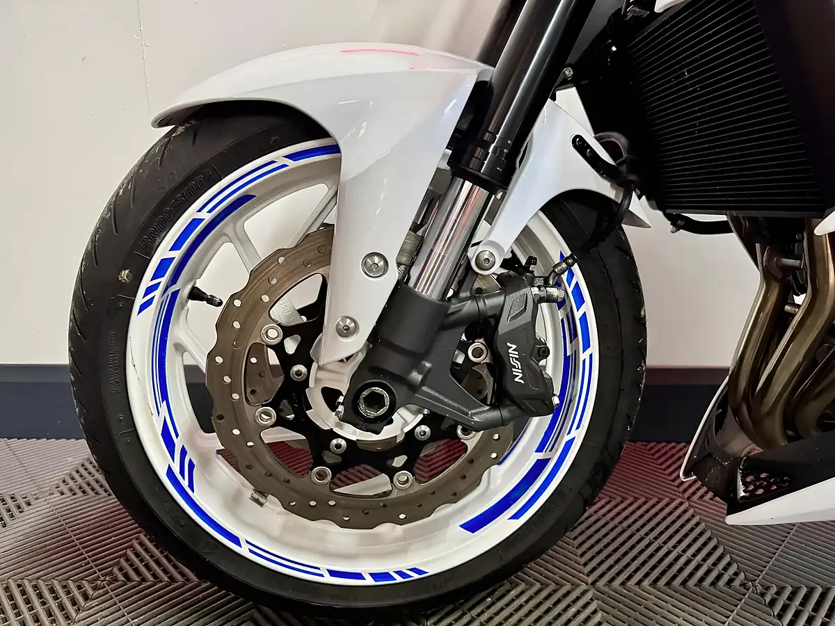 Used 2019 Suzuki GSX-S750 Naked White - Interior and Exterior details 14