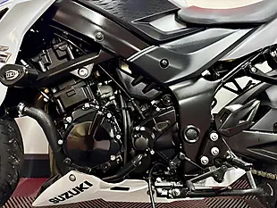 Used 2019 Suzuki GSX-S750 Naked White - Interior and Exterior details 15