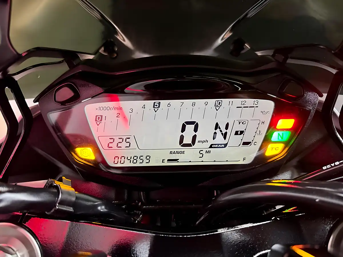 Used 2019 Suzuki GSX-S750 Naked White - Interior and Exterior details 17
