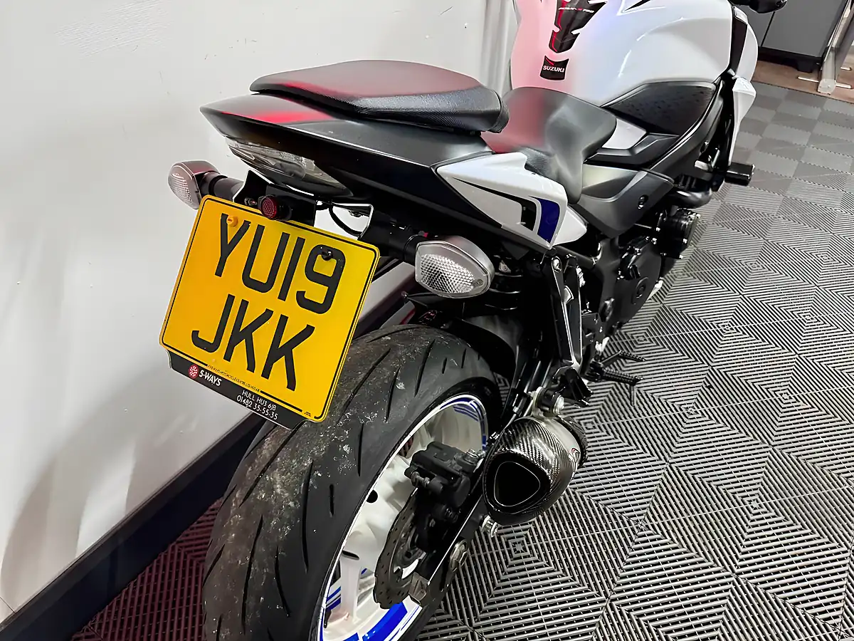 Used 2019 Suzuki GSX-S750 Naked White - Interior and Exterior details 18