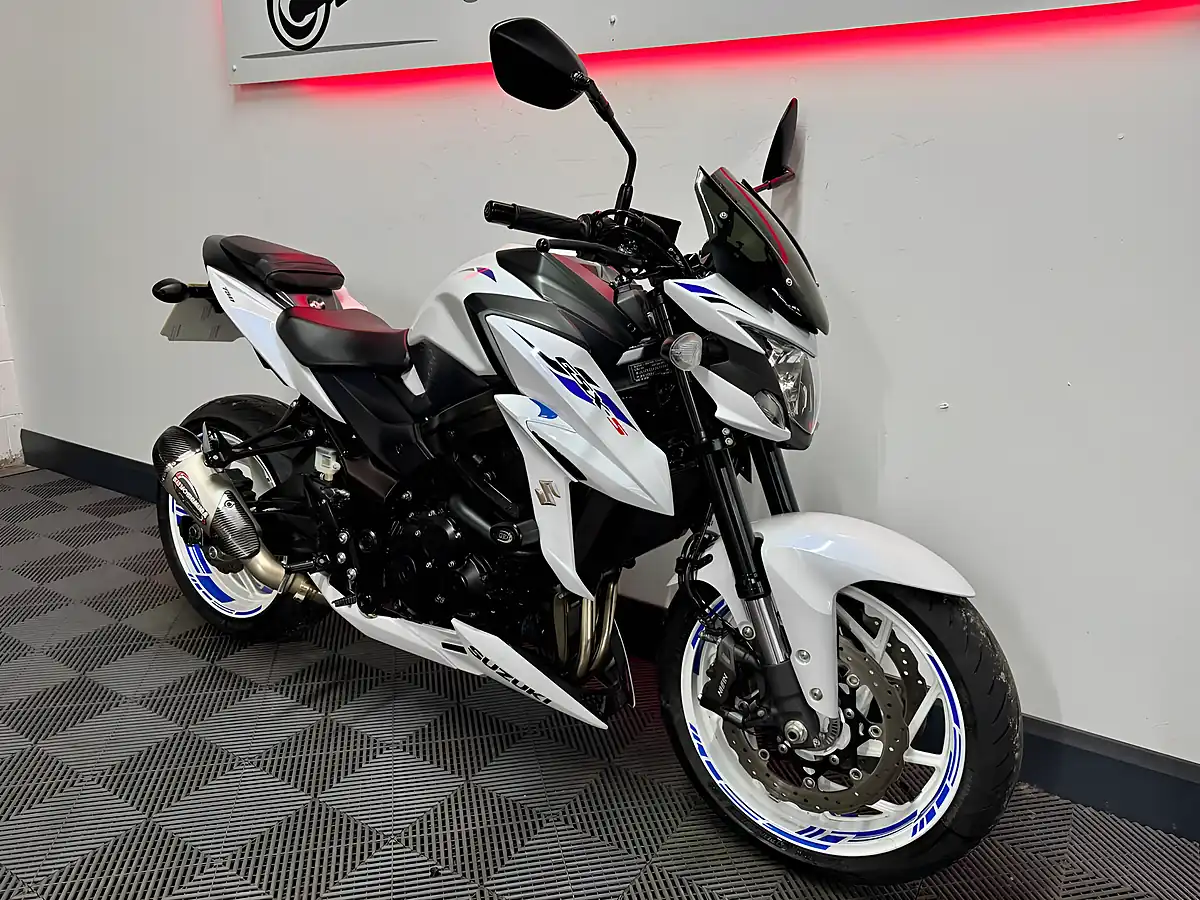 Used 2019 Suzuki GSX-S750 Naked White - Interior and Exterior details 3