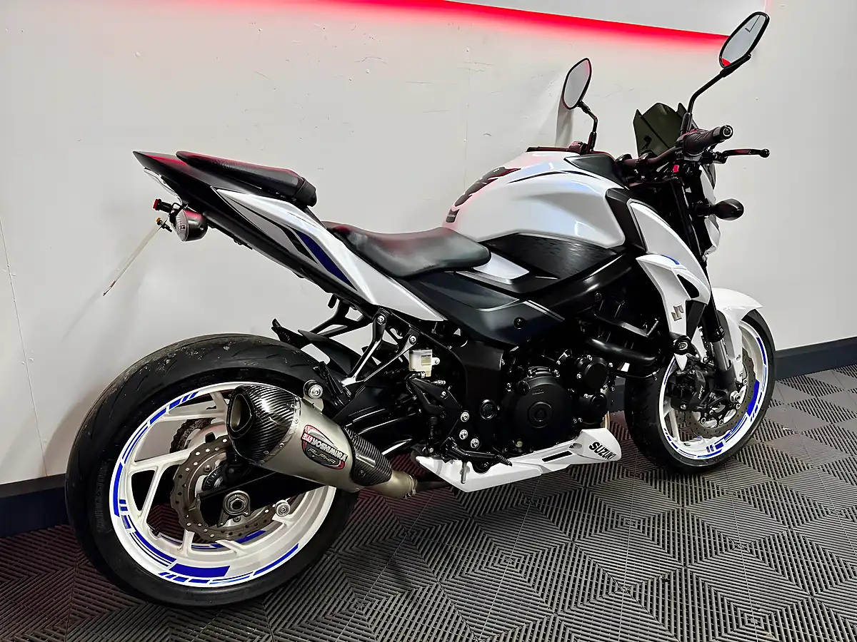 Used 2019 Suzuki GSX-S750 Naked White - Interior and Exterior details 4