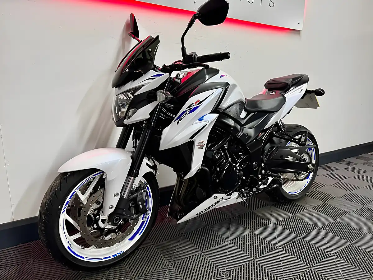 Used 2019 Suzuki GSX-S750 Naked White - Interior and Exterior details 8