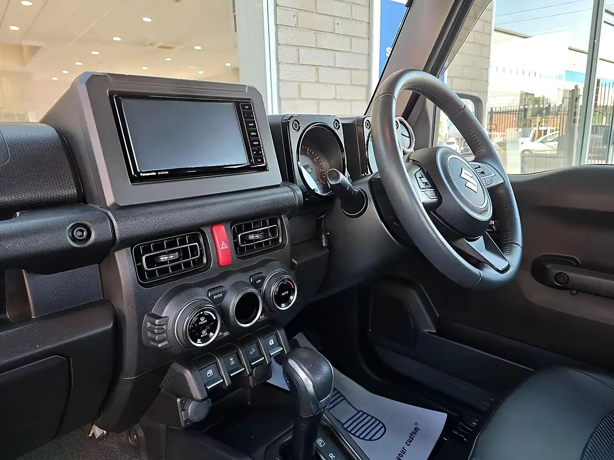 Used 2019 Suzuki Jimny Sierra SZ5 Allgrip Green - Interior and Exterior details 10