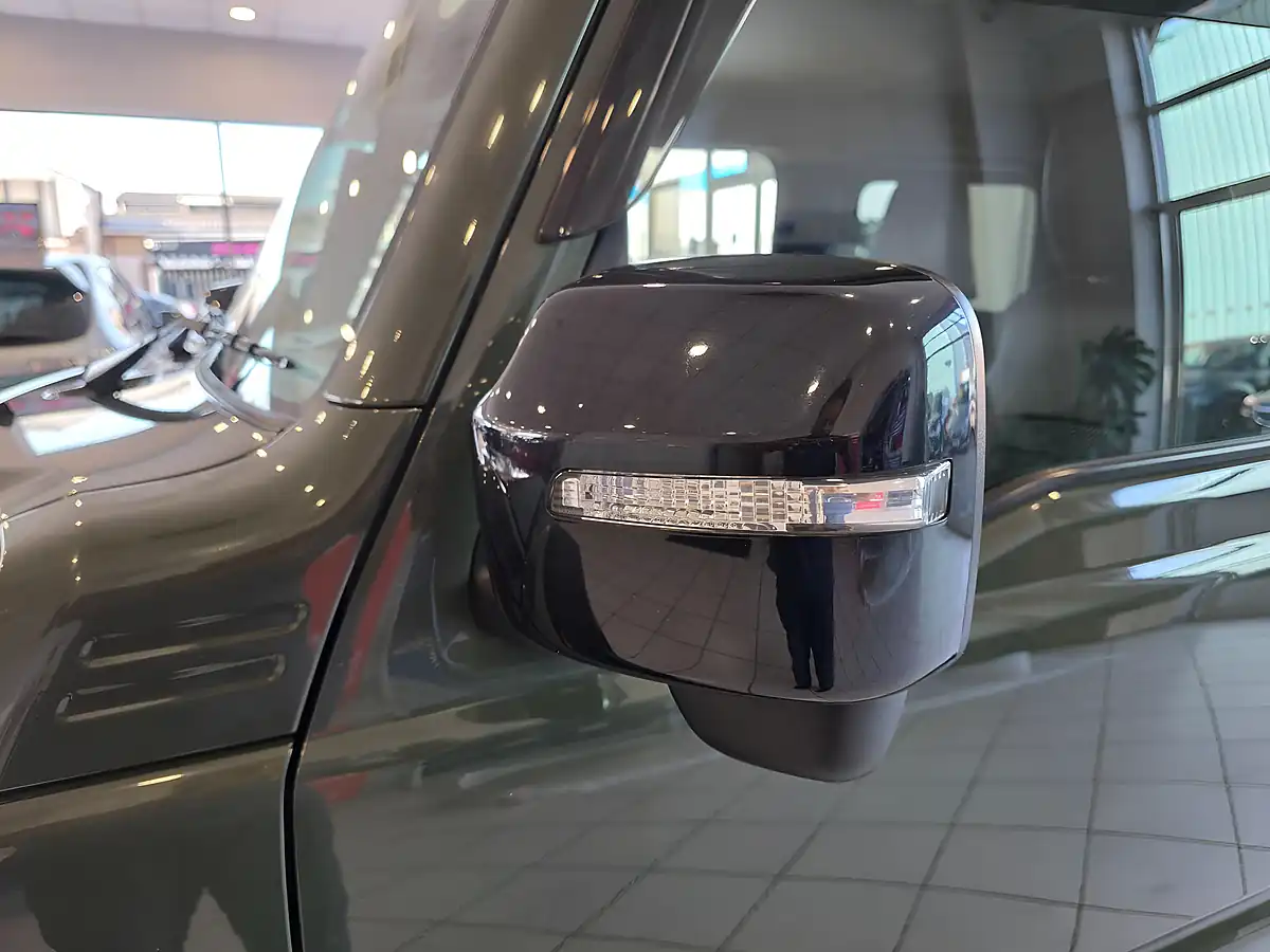 Used 2019 Suzuki Jimny Sierra SZ5 Allgrip Green - Interior and Exterior details 20